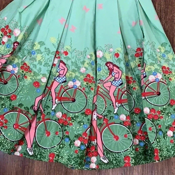 Dresstore Mint Green Skirt Pleated Swimsuit Babes Theme New - Picture 3 of 11